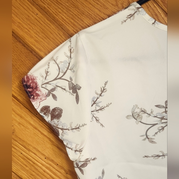 Emery Rose Small White And Floral Airbrush Rose Print Women's Top - Picture 8 of 12